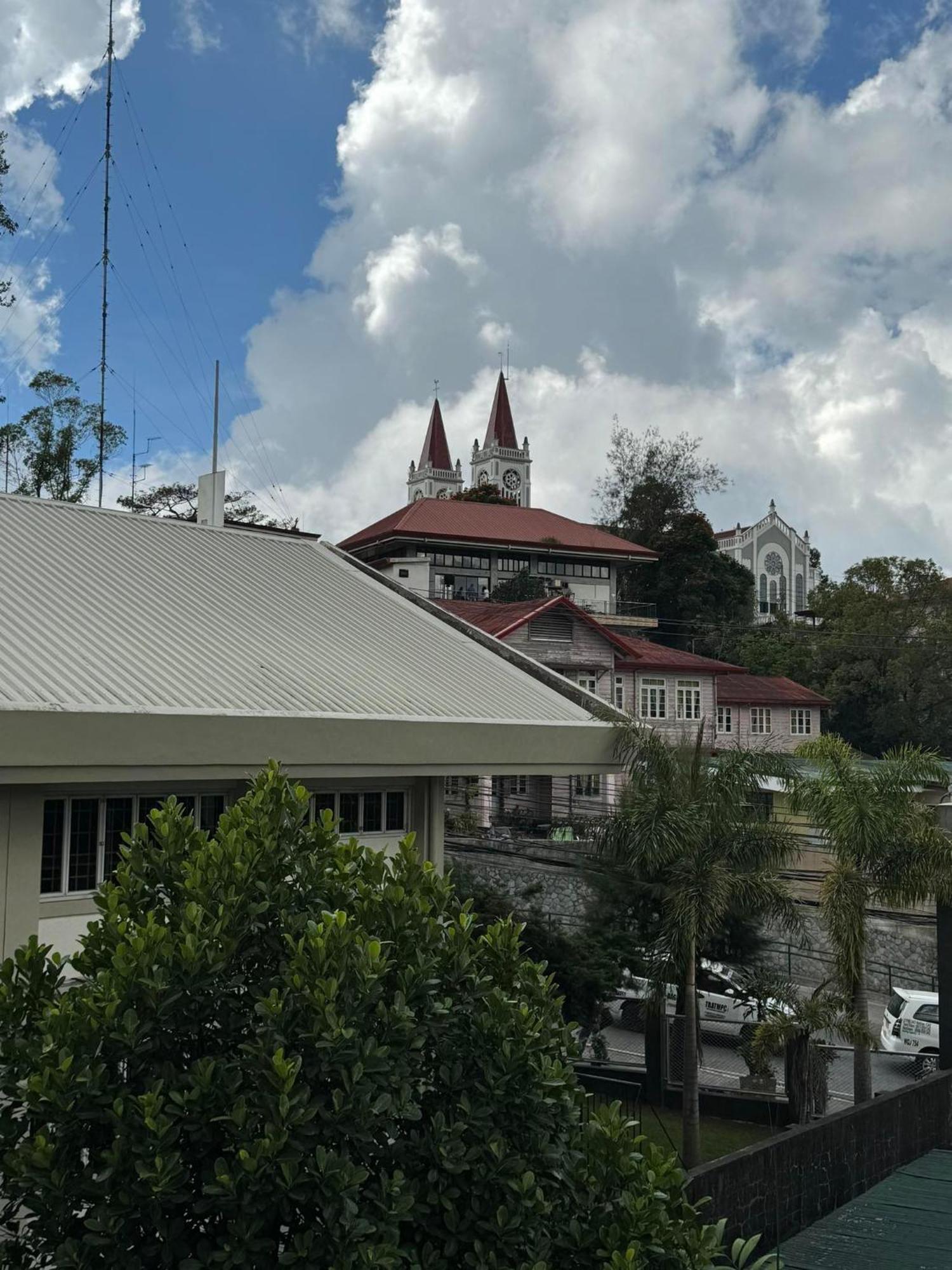 Susana'S Baguio Condotel Baguio City ภายนอก รูปภาพ